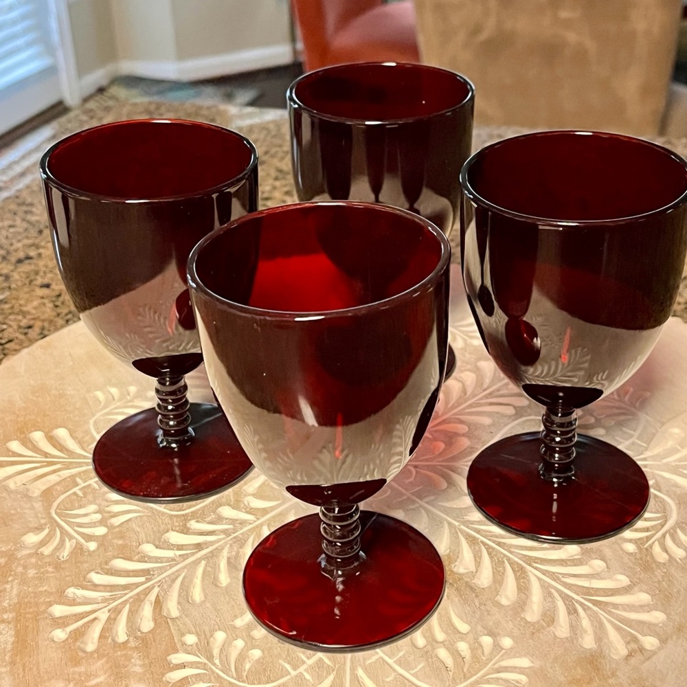Set of 4 Deep Red Stemmed Wine Goblets